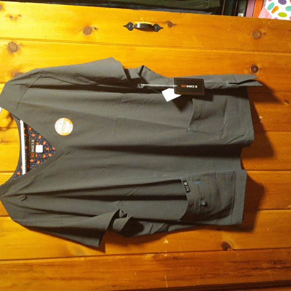 Koi basic  4 pocket scrub top.